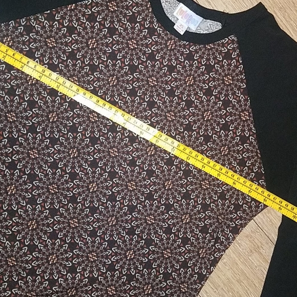 LulaRoe Randy Baseball Tee - Picture 8 of 13